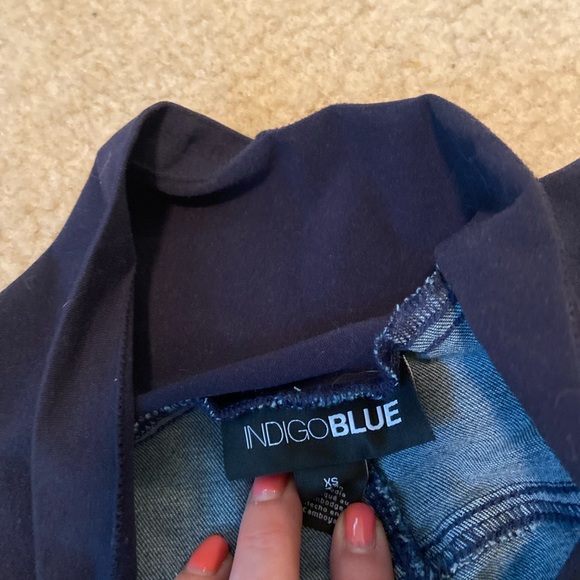 Boutique Distressed Maternity Jeans - Picture 9 of 12